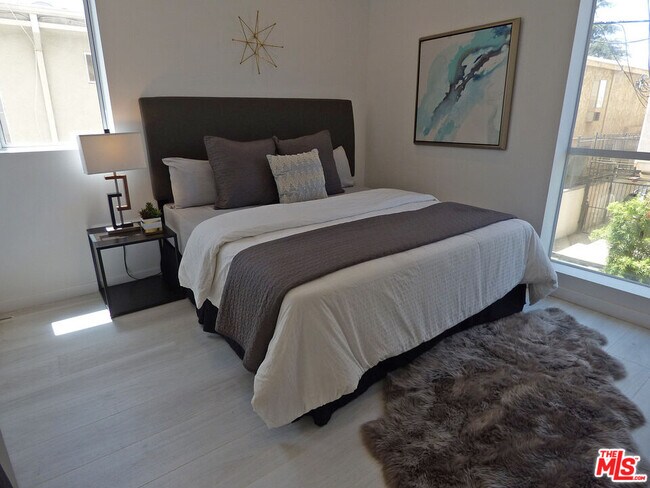 Building Photo - 1431 Armacost Ave