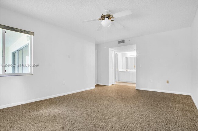 Building Photo - 900 SW 142nd Ave