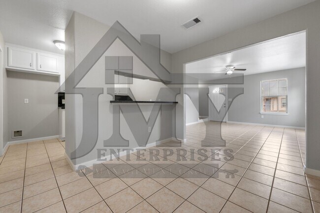 Building Photo - 815 Cravens St