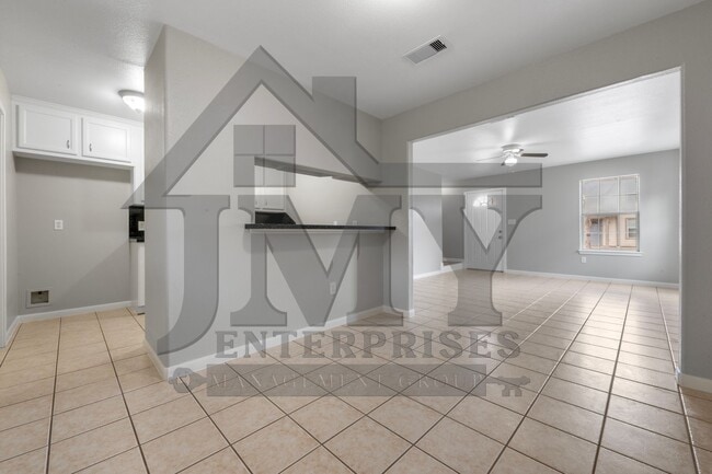 Building Photo - Duplex For Lease