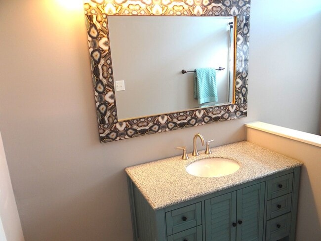 Building Photo - Long term ground floor rental- Rent Special- 1st month half price