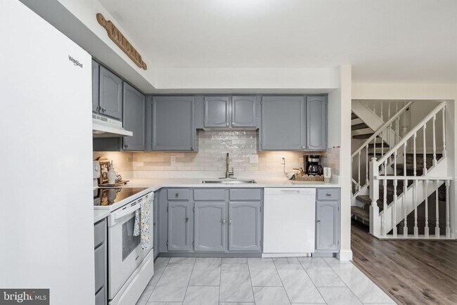 Building Photo - 9280 Pirates Cove