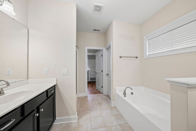 Building Photo - 3532 Bunting Dr