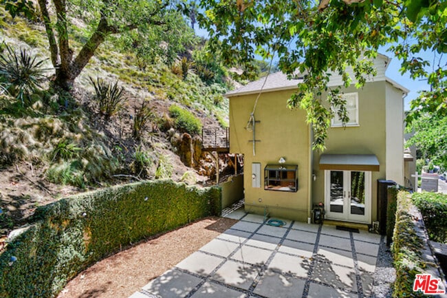 Building Photo - 2326 Canyon Dr