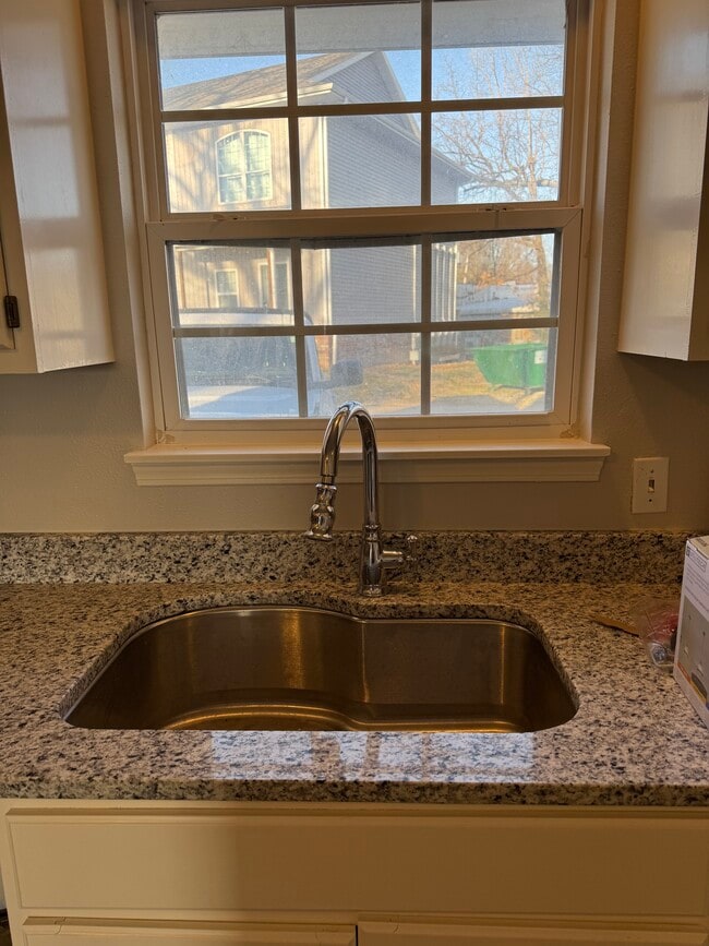 Building Photo - 955 B