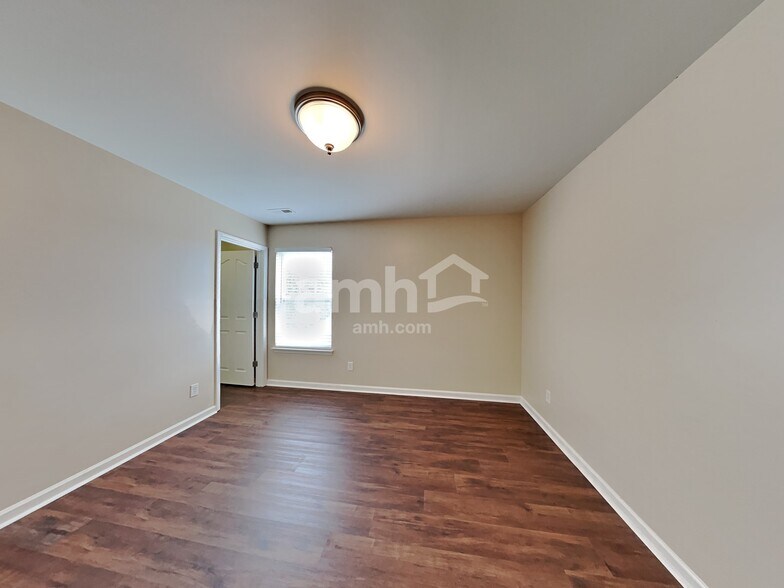 Building Photo - 107 Lacona Ter