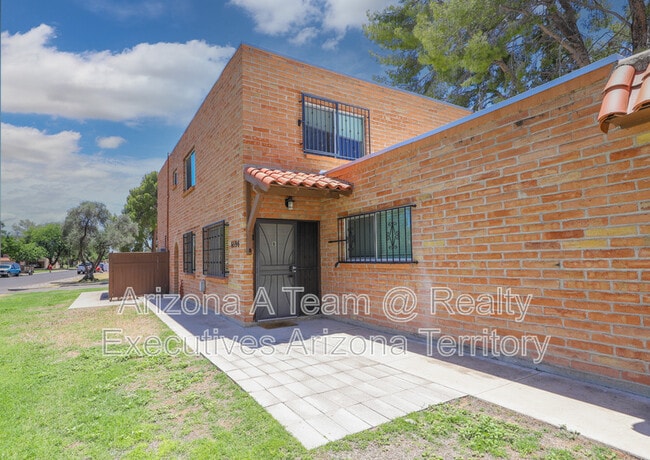Building Photo - 6596 Calle La Paz