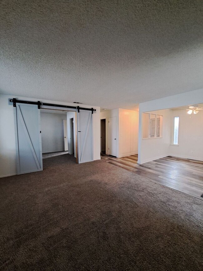 Building Photo - Single-Level Clovis Home with 3 Bedrooms, ...