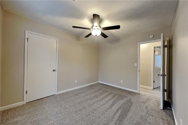 Building Photo - 2444 Mistletoe Ln SW