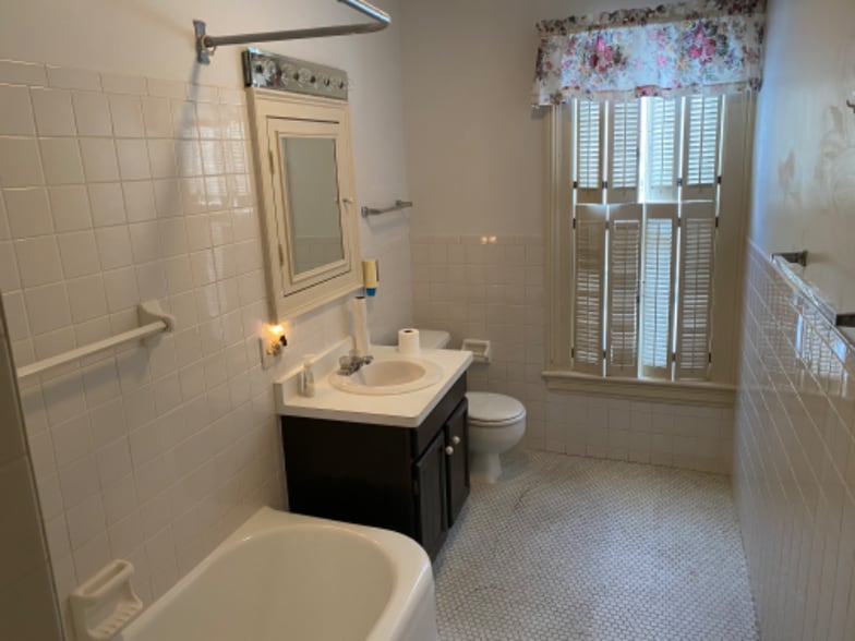 Building Photo - 1060 Park Ave