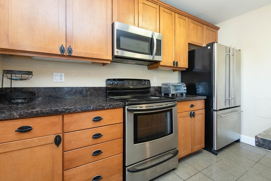 Building Photo - 10982 Roebling Ave