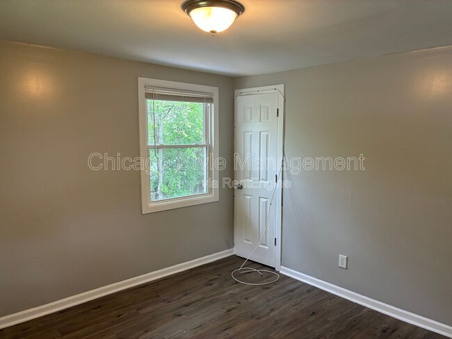 Building Photo - 9713 S Oglesby Ave