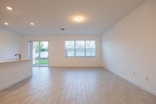 Building Photo - 4985 Navali Dr