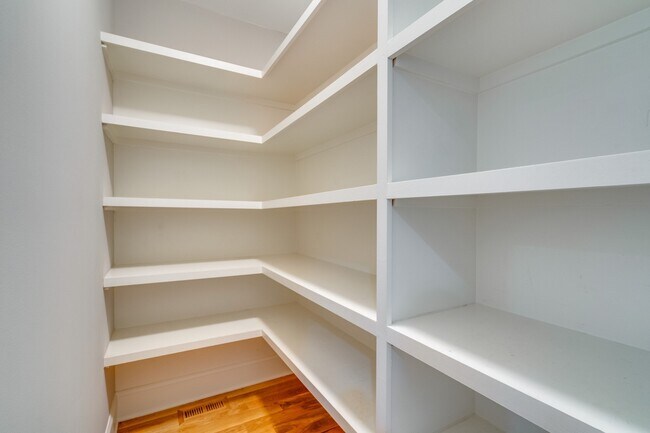 Building Photo - 4604A Michigan Ave