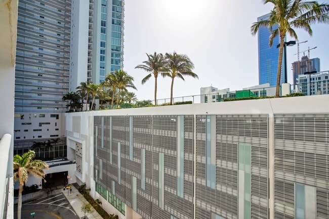 Building Photo - 480 NE 30th St