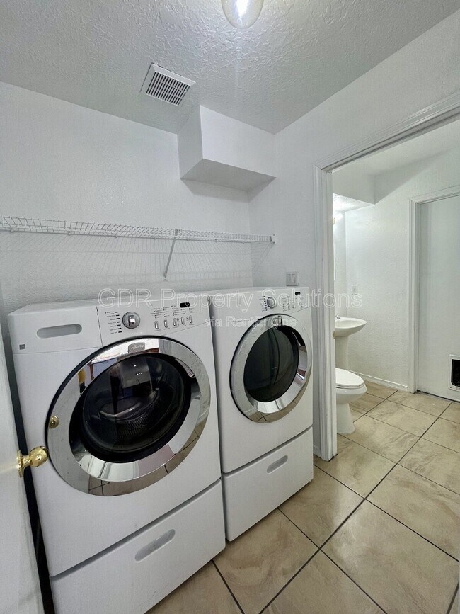 Building Photo - 8123 Waterbury Pl NW