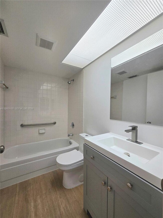 Building Photo - 2510 SE 19th Pl