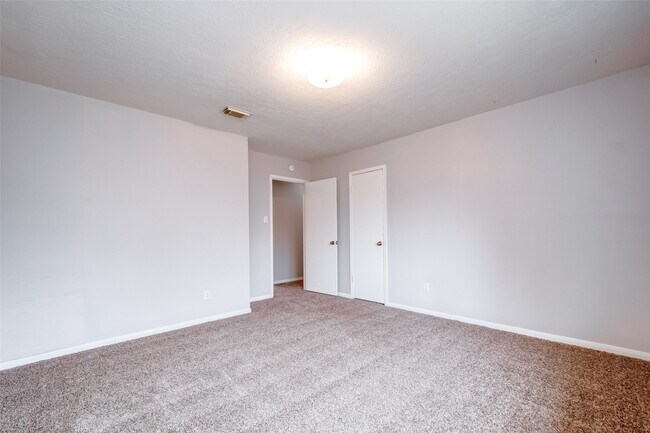 Building Photo - 12654 Pine Bush Dr