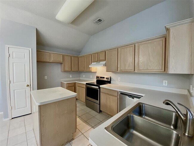 Building Photo - 103 Worchester Ln