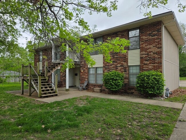 Building Photo - Updated 2 Bedroom / 1 Bathroom in Lee's Summit!!