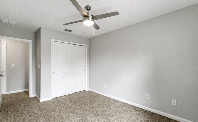 Building Photo - For Rent!!!!!  Spacious Living & Resort-Style Fun in Hamilton Glen!