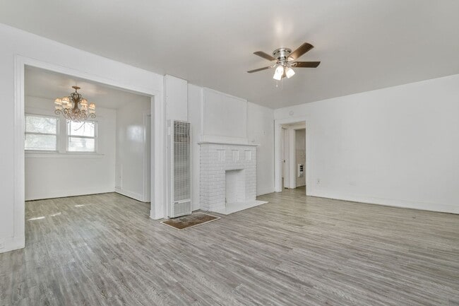 Building Photo - 809 S Mississippi St