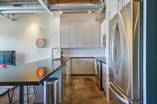 Building Photo - 1401 Eva St