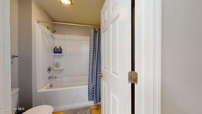 Building Photo - 704 Dover St