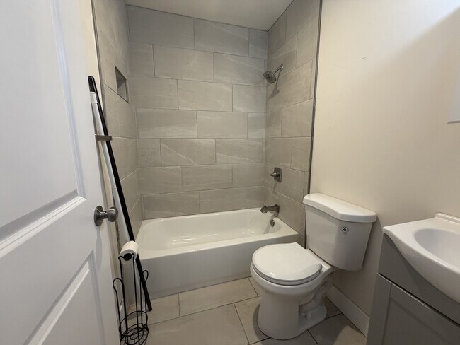 Building Photo - 10046 Larkin Rd