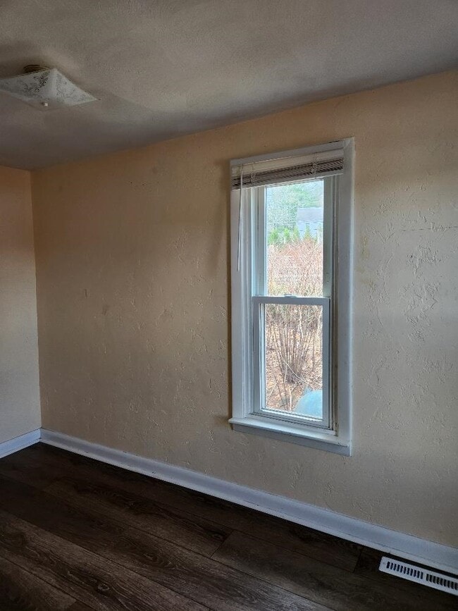 Building Photo - 3 Chase St