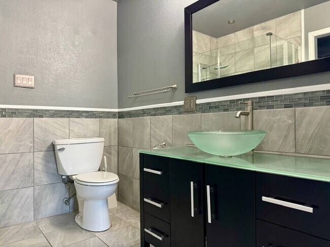 Building Photo - "Charming 3-Bed Oasis with 2 Full Baths in Lubbock – 1,610 Sq Ft of Comfort Awaits!"