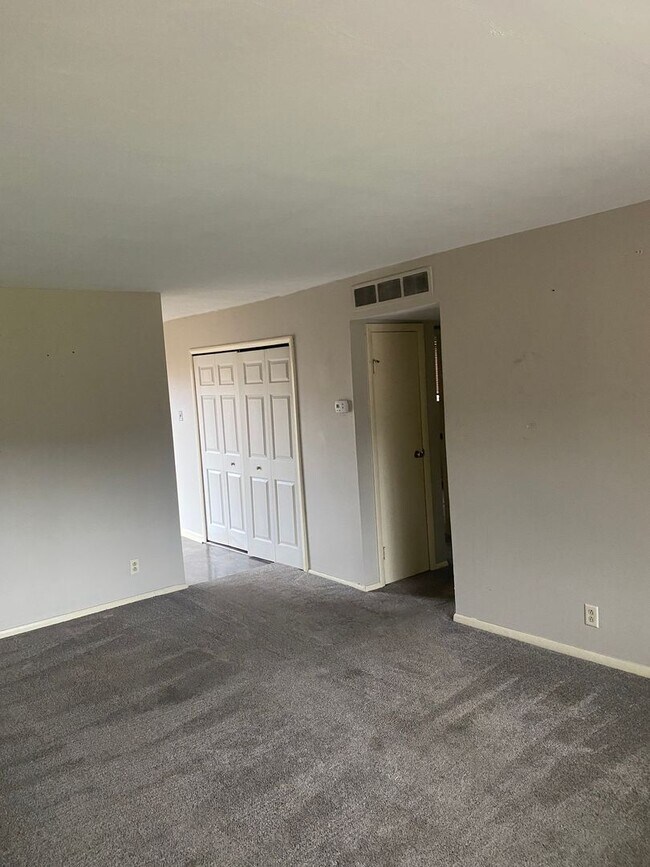 Building Photo - 104 N Brookwood Way