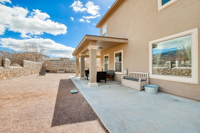 Building Photo - Beautiful Corner lot House