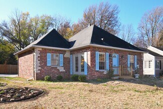 Building Photo - 2 Blocks from MERCY HOSPITAL!     FULLY FU...