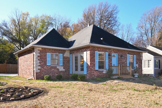 2 Blocks from MERCY HOSPITAL! FULLY FU... - 2 Blocks from MERCY HOSPITAL!     FULLY FU...
