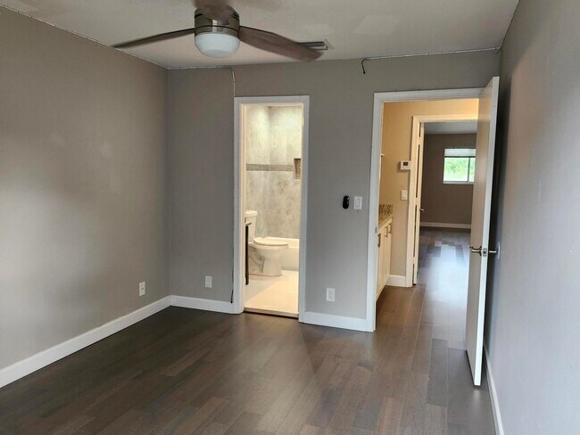 Building Photo - 1919 Discovery Cir E