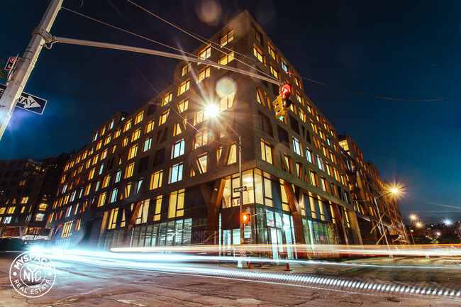 Building Photo - 54 Noll St