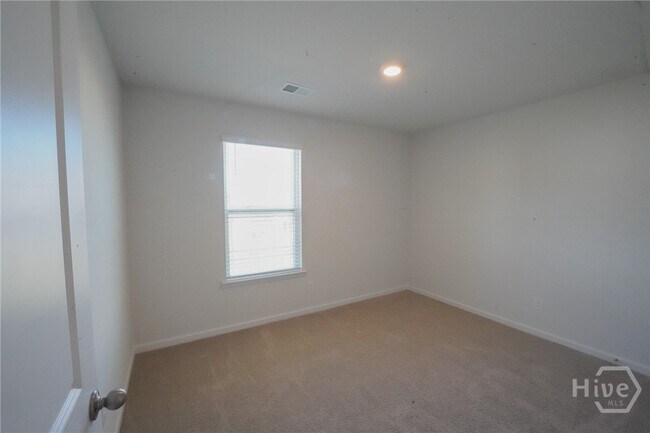 Building Photo - 147 Kraft Kove