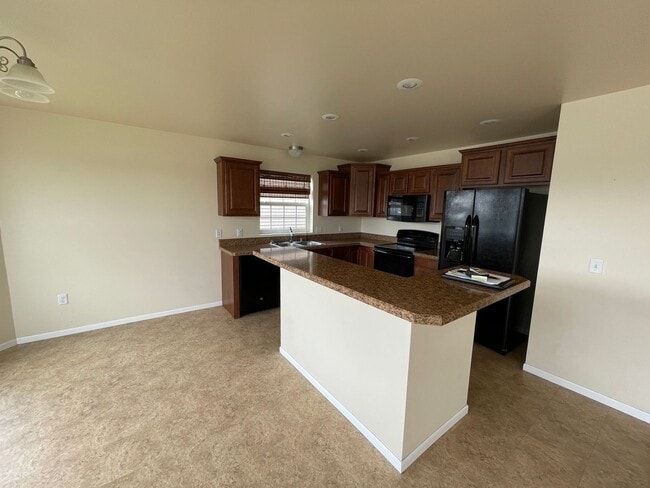 Building Photo - Spacious 3 bed for rent!