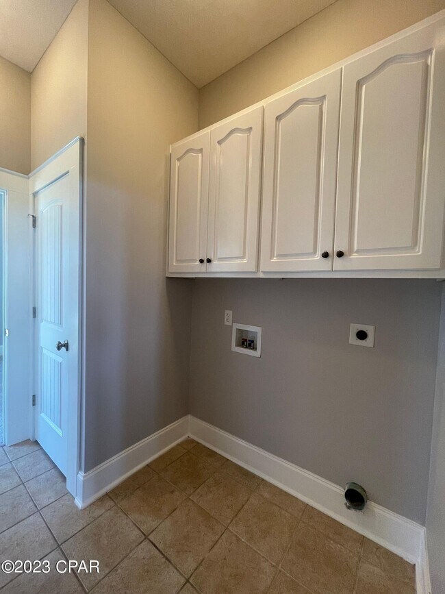 Building Photo - 9137 Eloise Ln