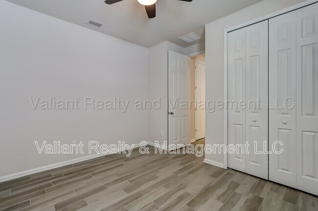 Building Photo - 262 Little Bear Run