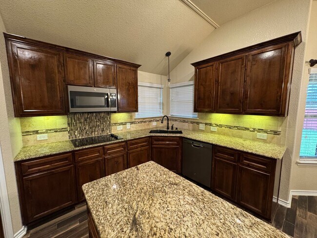 Building Photo - 5907 Verde Dr