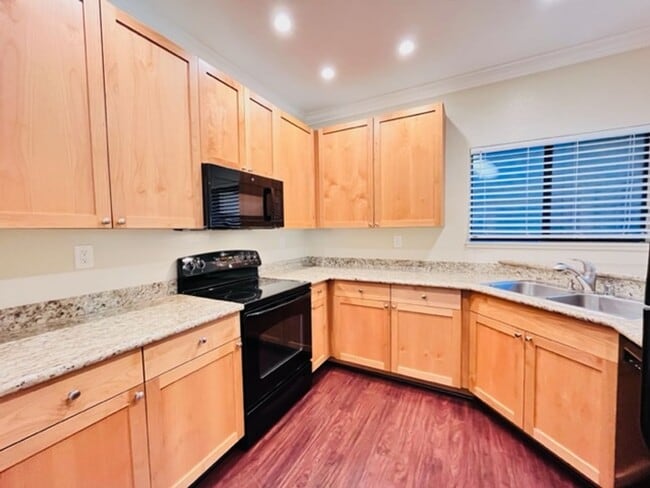 Building Photo - Beautiful, Lower-Level 2BD/2BA, Corner Con...