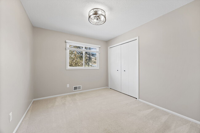 Upper level 2nd bedroom - 17800 Frommes Cir