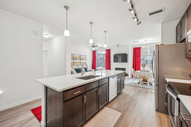 Building Photo - Spacious and Bright Modern 3-Bedroom Condo in Parker!