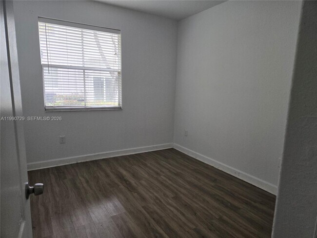 Building Photo - 1536 SE 25th St