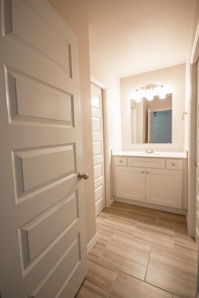 Building Photo - 641 N Keats Dr