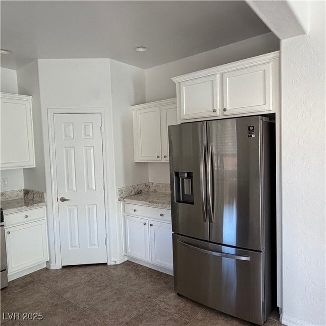 Building Photo - 6842 Feral Dove St