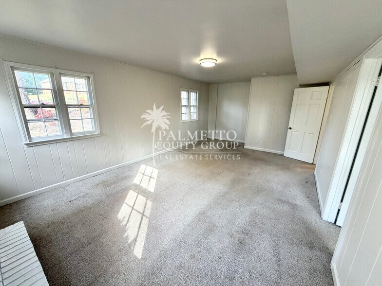 Building Photo - 2210 Waynick St