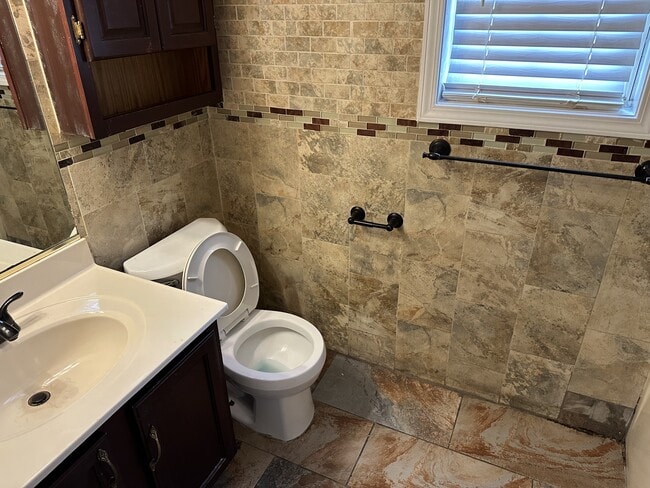 Building Photo - 3205 Turtle Creek Rd